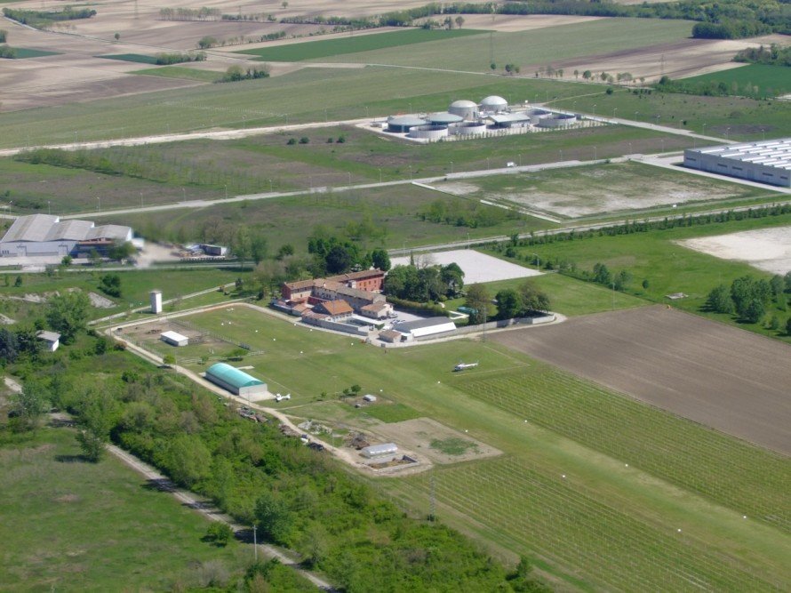 Aviosuperficie airfield friuli 11 890x667 Laviosuperficie e campo volo di Codroipo in Friuli