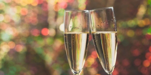 champagne-toasting-glasses_23-2147587133